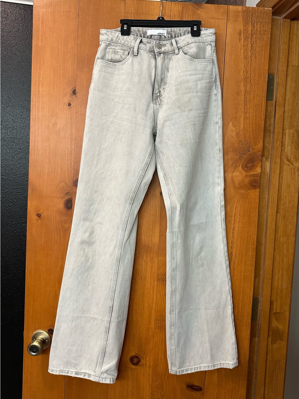 Vervet light grey slightly wide leg jean size 27